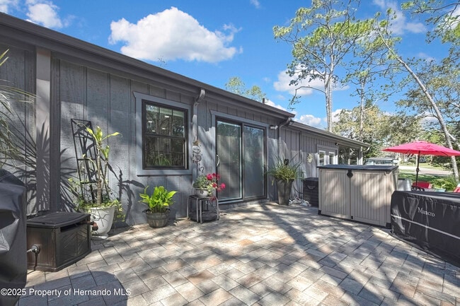 Building Photo - 6395 Pinestand Ct