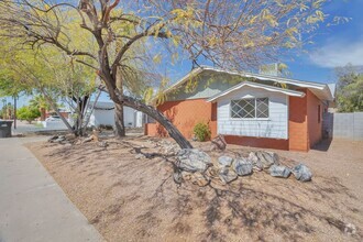 Building Photo - Spacious 3-bedroom, 3-bathroom home with a...