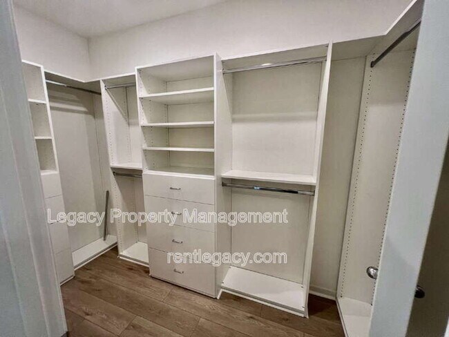 Building Photo - 436 Rose St