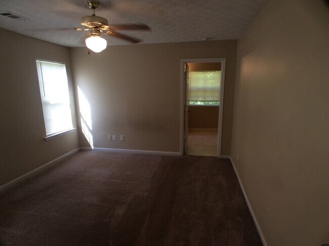 Building Photo - Very Nice 3 Bedroom Home located in Jackson!