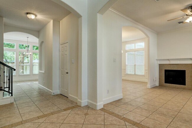 Building Photo - 11126 Sherwood Garden Dr
