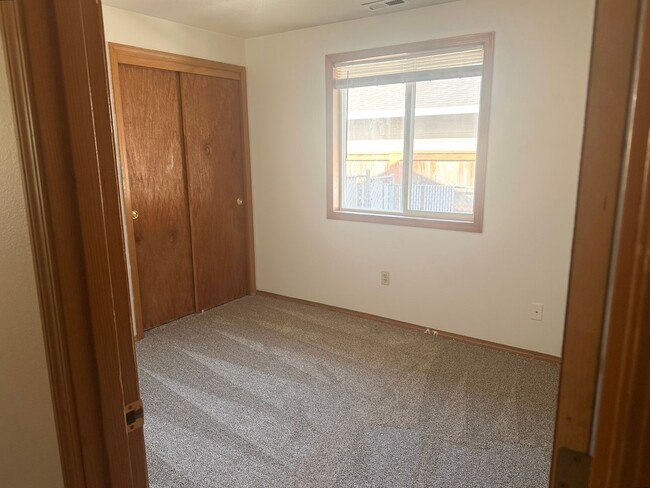Building Photo - 3 Bedroom 2 Bath McMinnville OR