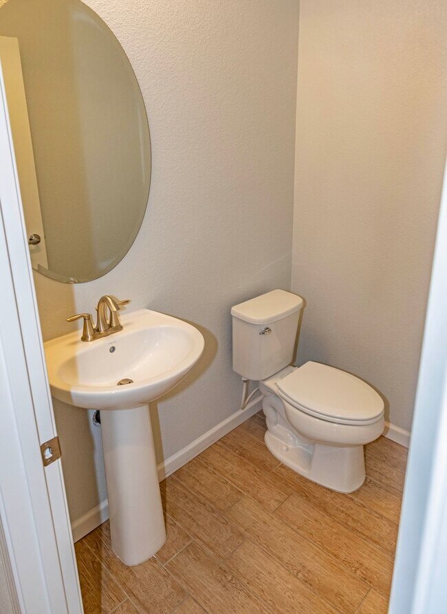 Building Photo - Great Townhome For Rent!