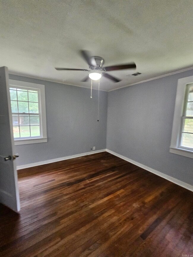 Building Photo - 919 Toler St