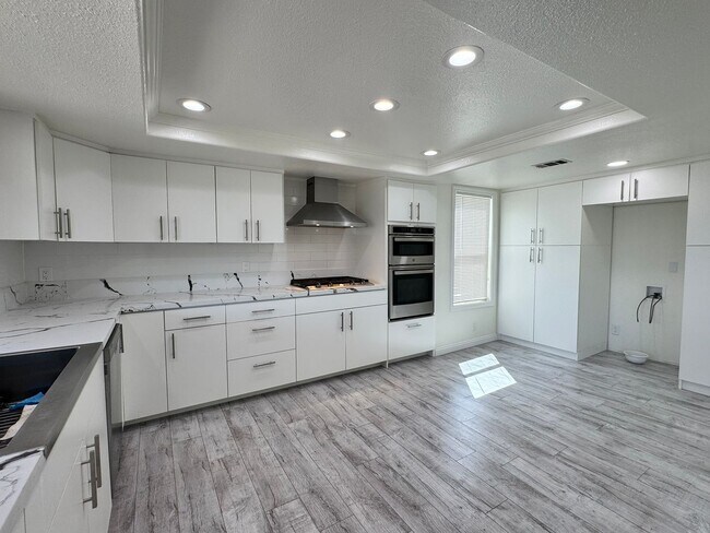 Building Photo - Remodeled 4 Bed / 3 Bath Home with Pool, Spa & Solar – Fletcher Hills