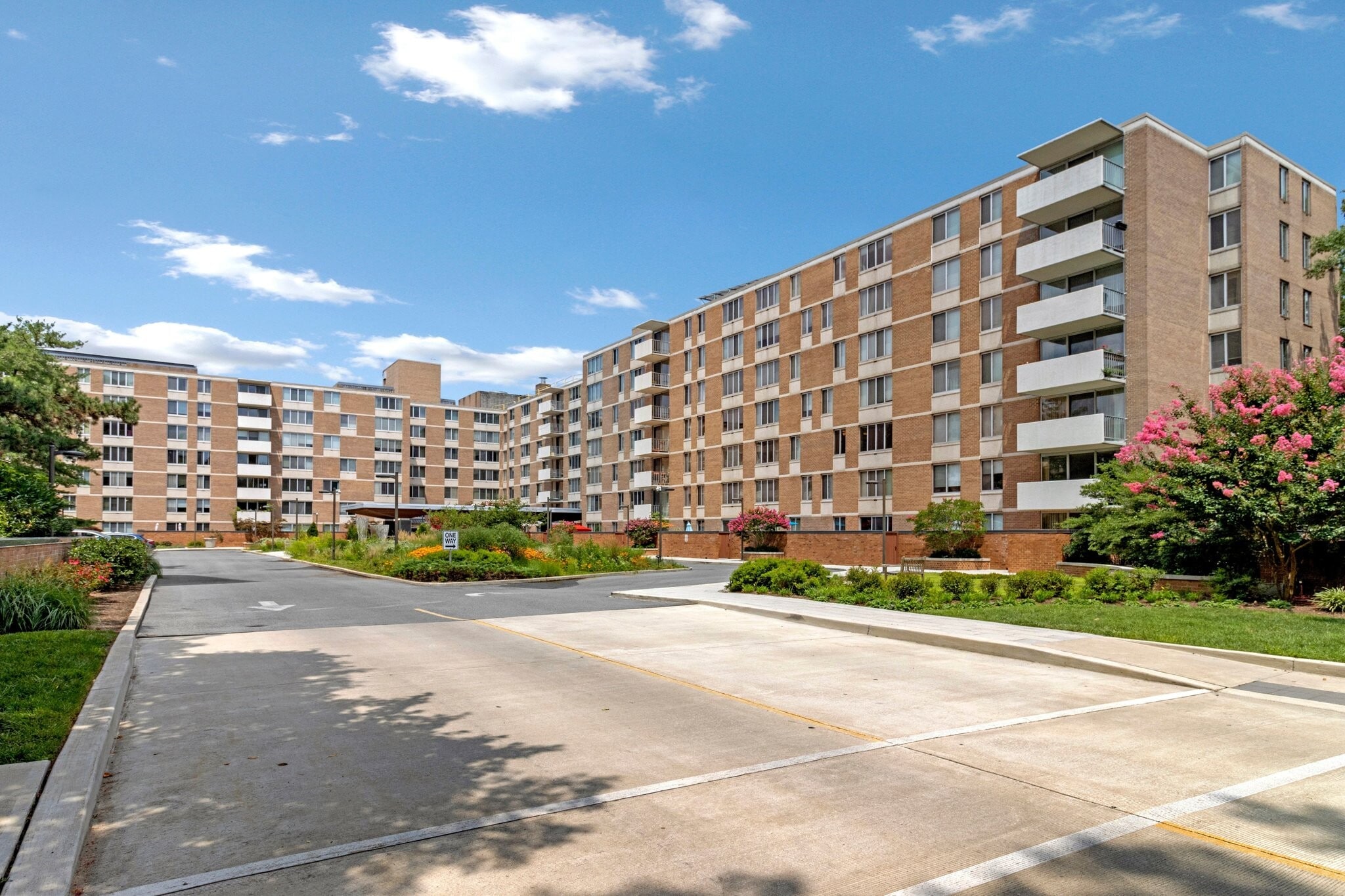 Van Ness East complex - 2939 Van Ness St NW