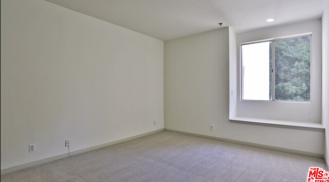 Building Photo - 2222 Beachwood Dr