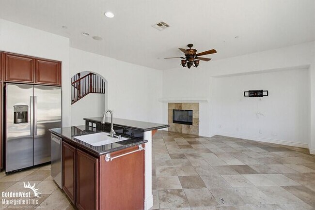 Building Photo - Elegant 5Bdm 3Ba Hilltop Home In Fallbrook!