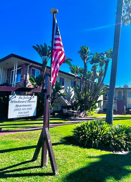 La Jolla Windward Shores Apartments - 8231 Camino Del Oro