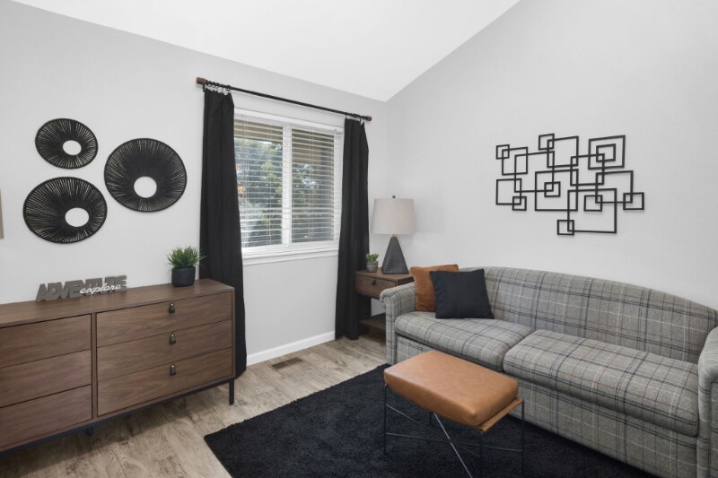 Building Photo - 381 Buffalo Dr