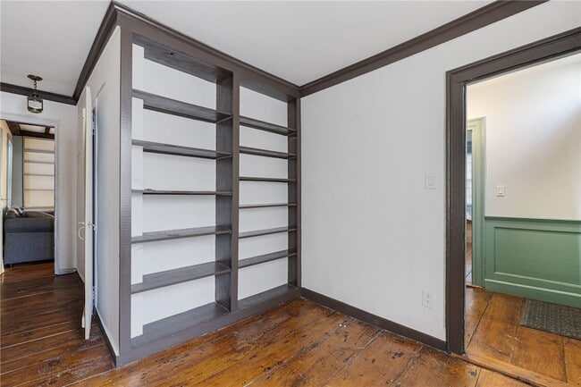 Building Photo - 73 Thames St