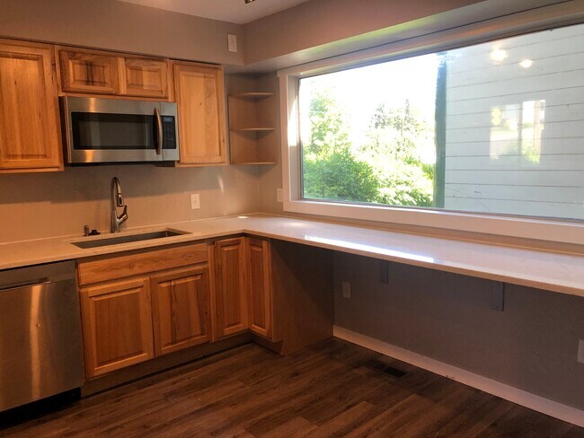 Building Photo - 1007 NW Bryant St