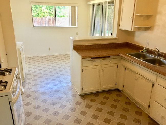 Kitchen and Laundry - 17619 Martha St