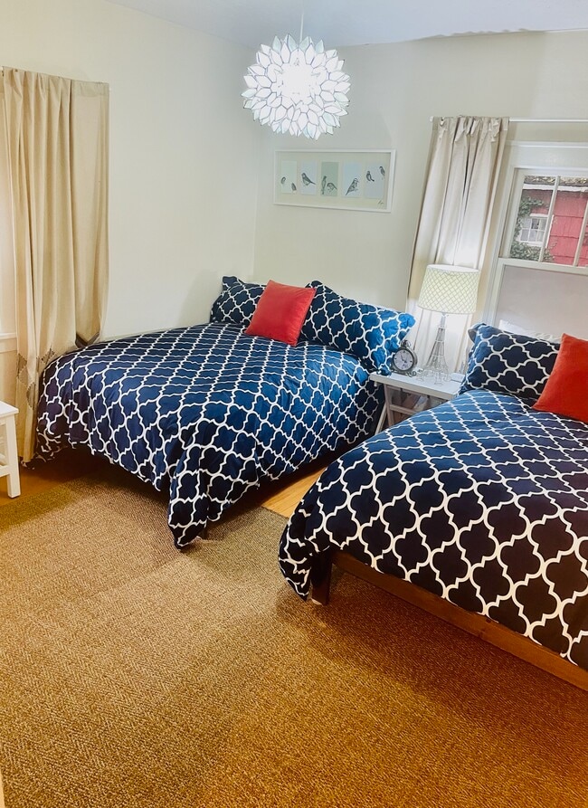 Building Photo - 3115 NE Schuyler St