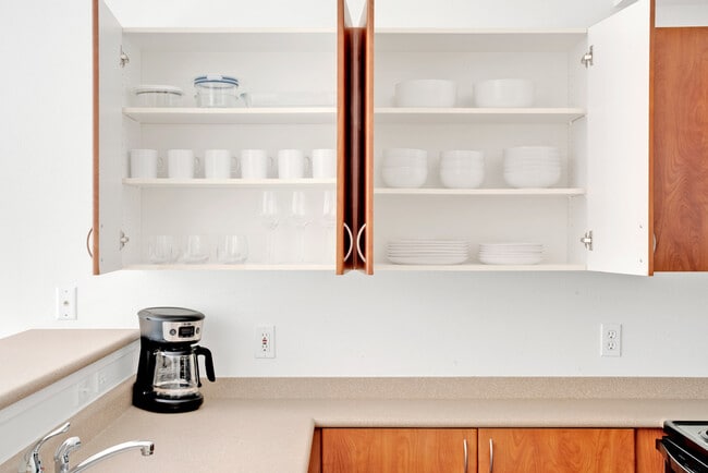 Building Photo - 11000 NE 10th St