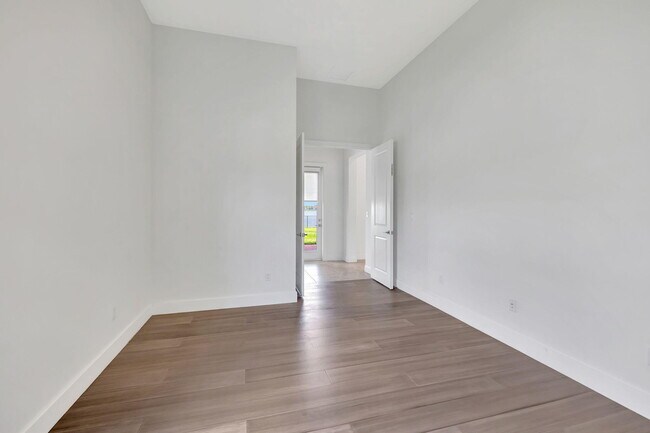 Building Photo - 8660 W Parkland Bay Trl