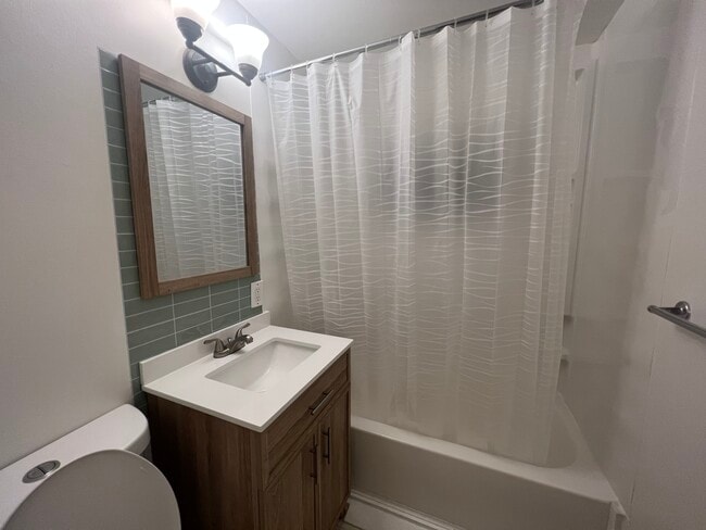 Building Photo - 3701 S Hooker St