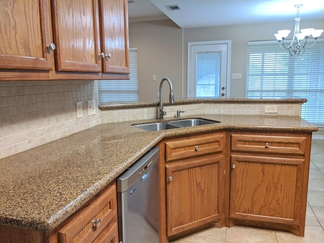 Building Photo - May Move In! 3 Bed 2 Bath In Edelweiss Gar...