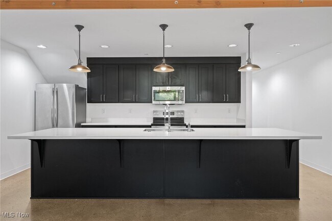 Building Photo - 2341 Scranton Rd