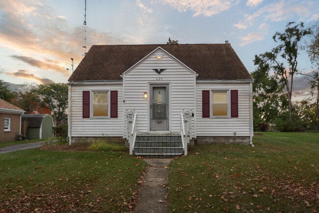 Primary Photo - 629 St Clair Ave