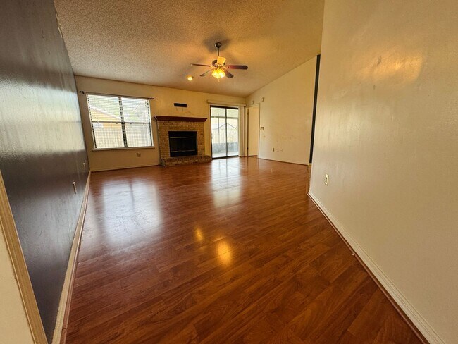 Building Photo - Charming 3 Bedroom, 2 Bath Home with Fence...