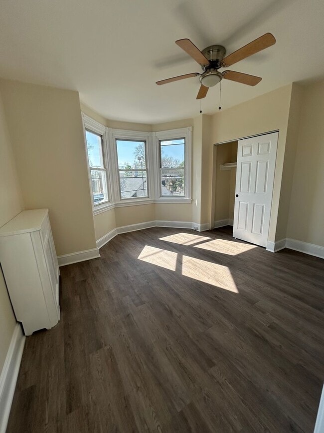 Building Photo - 423 Righter St