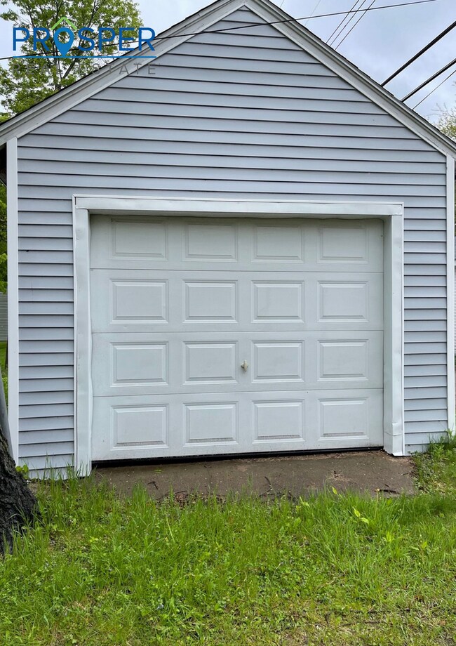 Building Photo - 826 Menomonie St