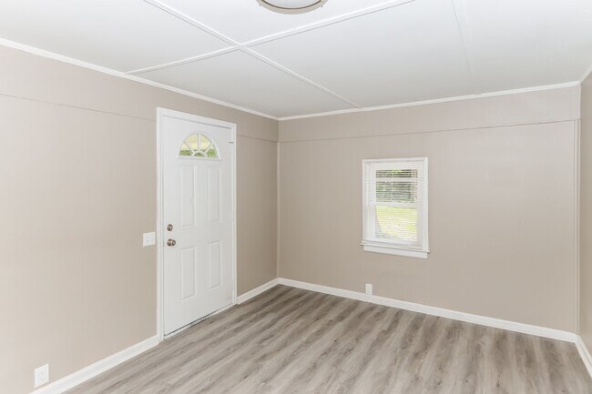 Building Photo - 145 Briarwood Cir