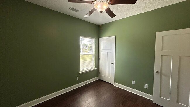 Building Photo - 6 Cheyenne Trl