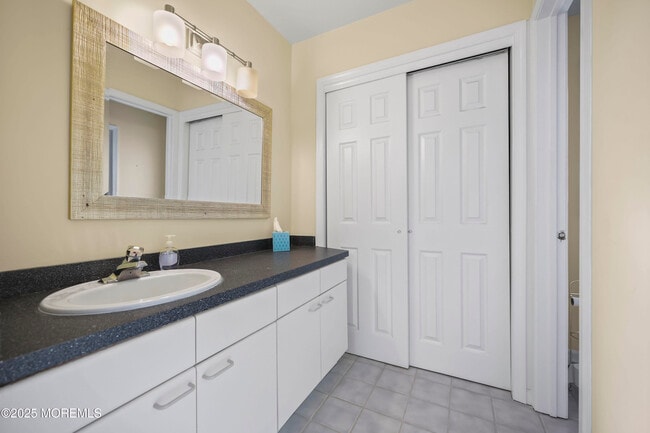 Building Photo - 202 2nd Ave