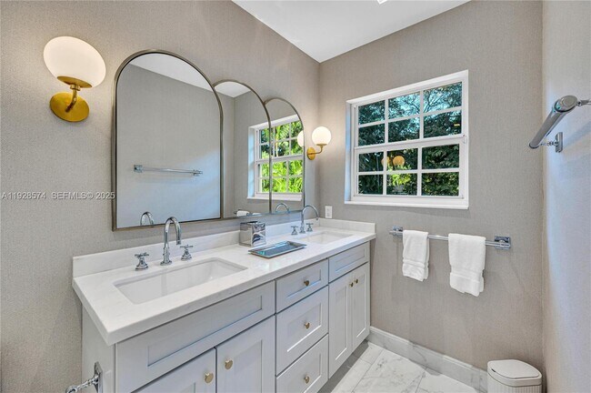 Building Photo - 607 Melaleuca Ln