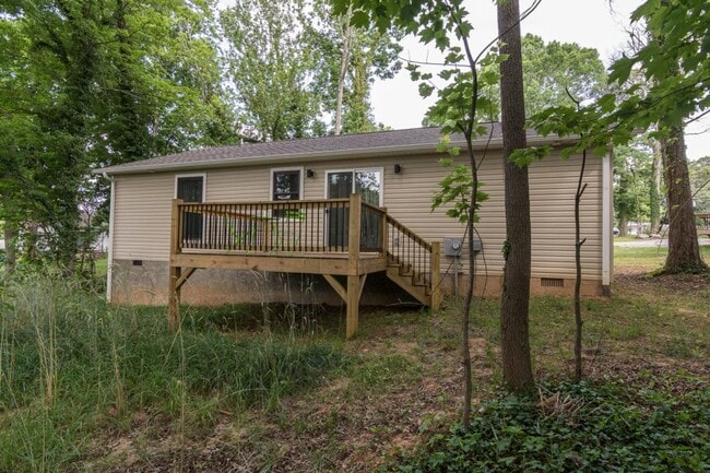 Building Photo - 15 Sand Hill School Rd