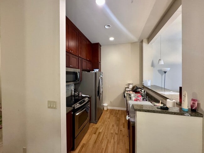 Building Photo - Modern Comfort Meets Prime Convenience in the Heart of Redmond’s Overlake (Reduced rent until May...