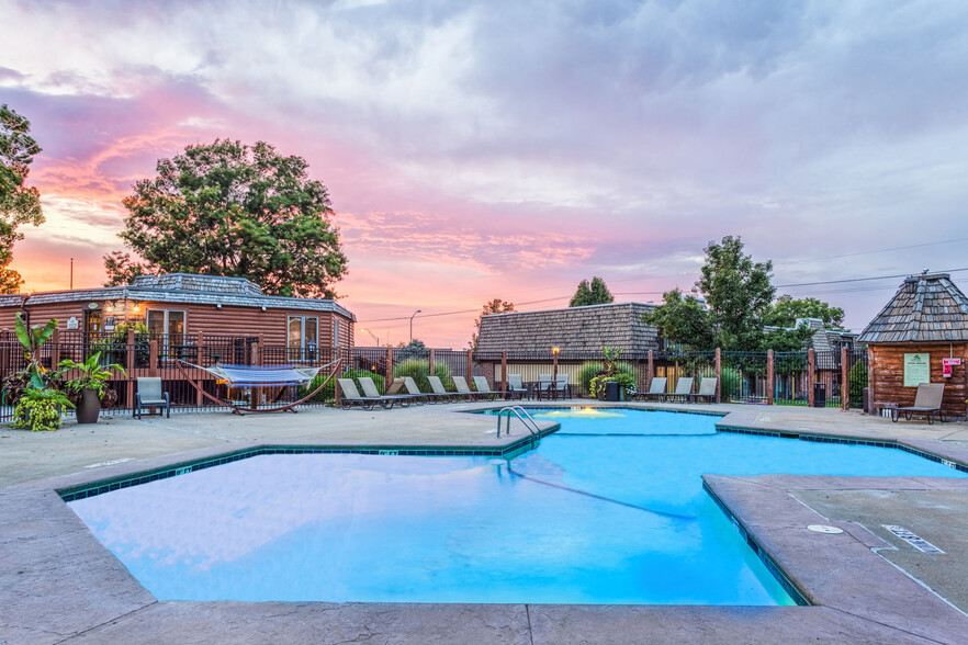 Outdoor Pool - Treetop Lodge