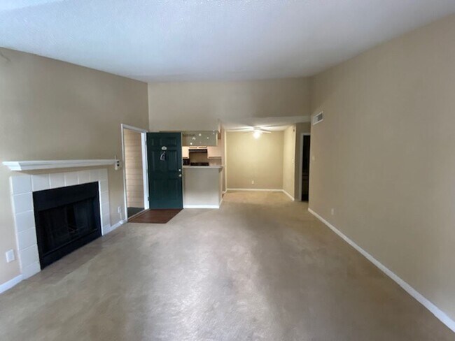 Building Photo - 2 BEDROOM 2 BATHROOM CONDO FOR RENT / REGE...