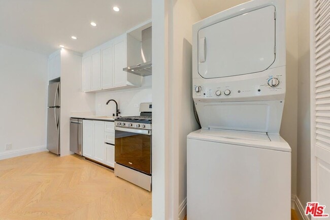 Building Photo - 234 S Spalding Dr