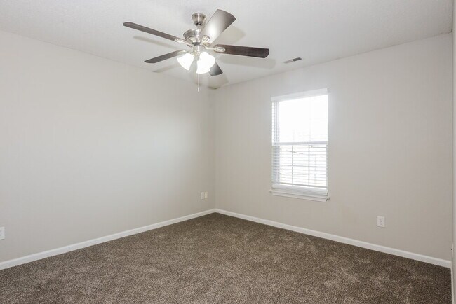 Building Photo - 791 Helm Dr