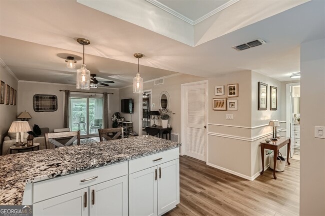 Building Photo - 15 Little Silver Ct