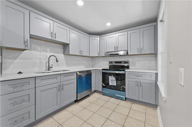 Building Photo - 137 Towne Park Dr