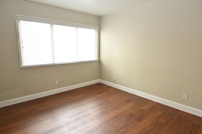 Building Photo - Walk to Japantown,  Updated 2 / 2.5, Cat &...