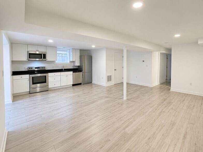 Building Photo - 720 Quebec Pl NW