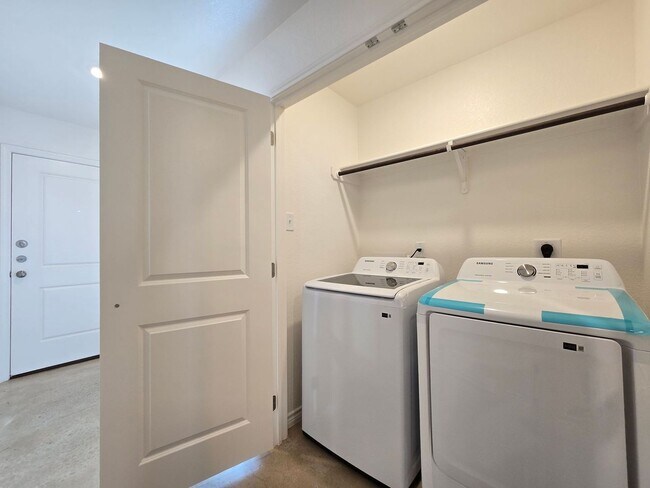 Building Photo - RENT SPECIAL - NEW IN MANAGEMENT - AVAILABLE NOW!