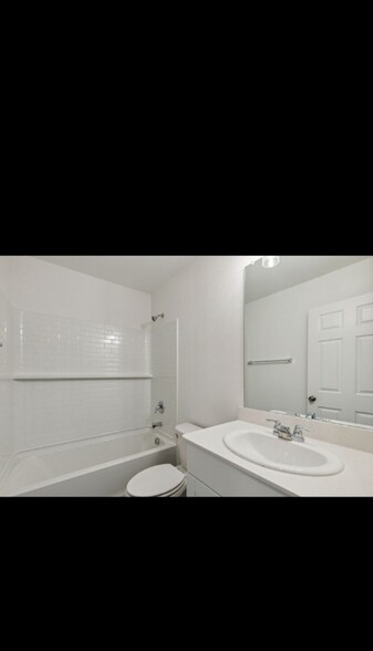 Building Photo - 4425 Benham Dr