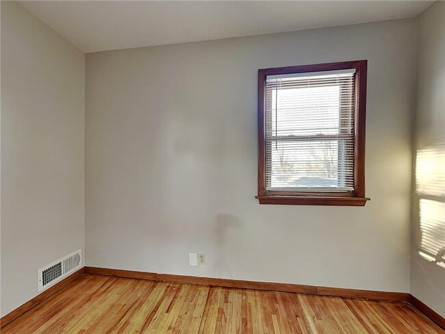 Building Photo - 3405 Ensign Ave N