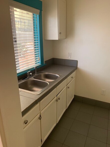 Building Photo - 201 N Toluca St
