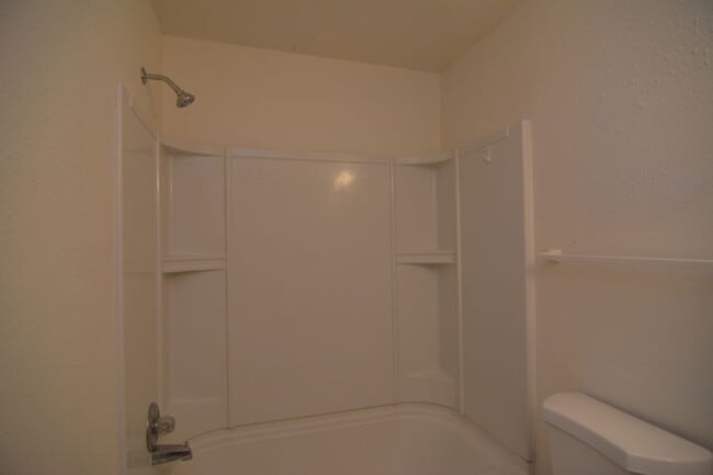 Building Photo - Remodeled 3 Bedroom 1 Bath Five-plex! Close to Downtown and the UofA!