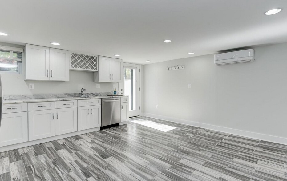 Building Photo - 909 Delafield Pl NW