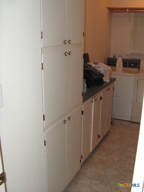 Building Photo - 1640 Lonesome