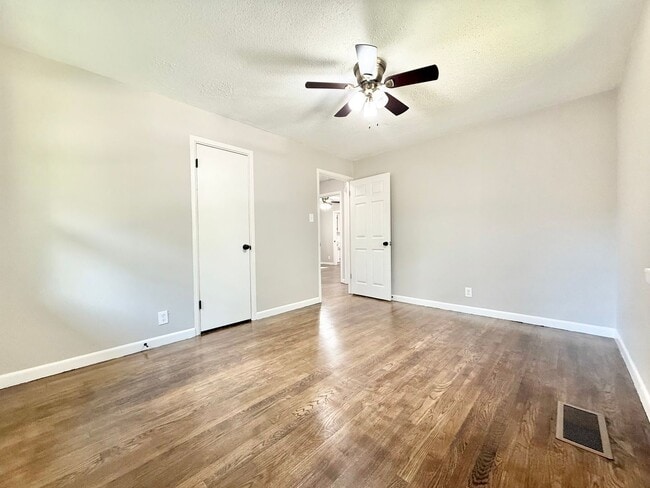Building Photo - 25 Woodcliff Cir