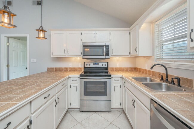 Building Photo - 6507 Flagler Dr